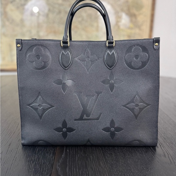 Louis Vuitton Handbags - Louis Vuitton OnTheGo GM tote bag in black Monogram Empreinte leather